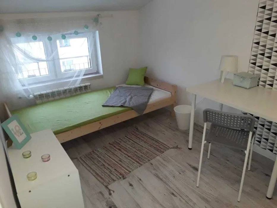 Modern Room at 16 Strąkowa | Garden & Parking | Near Jagiellonian University | No Commission