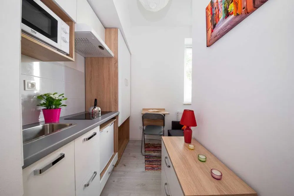 Budget-Friendly Studio at Jabłonna Street | Private Kitchen & Bathroom